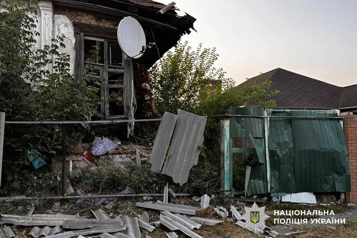 Пошкоджений приватний будинок внаслідок російської атаки в Донецькій області, 17 липня 2025 року. Фото: поліція Донеччини
