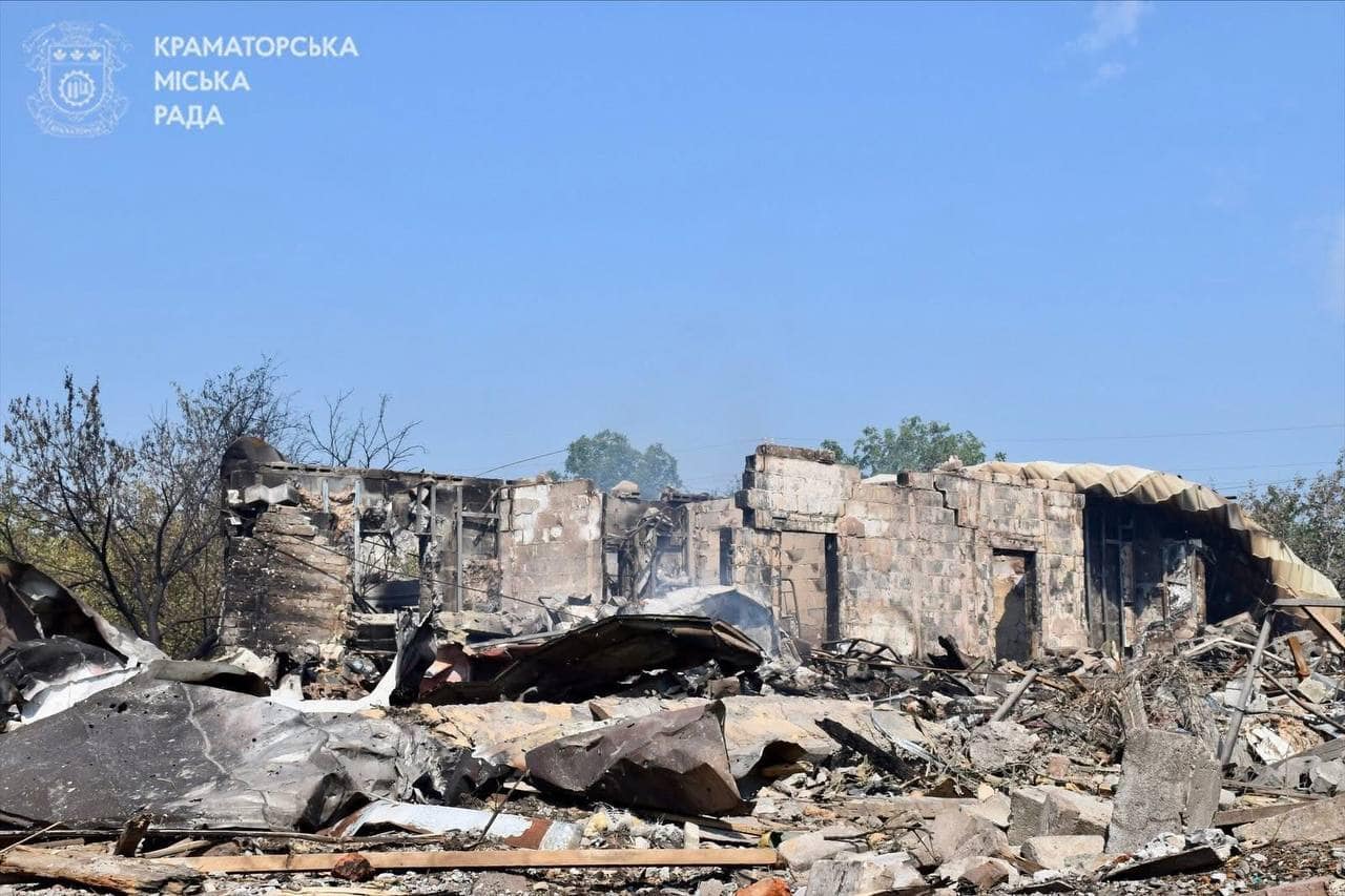 Зображення до посту: У Краматорську армія РФ обстріляла цивільну інфраструктуру та пошкодила понад 120 садиб