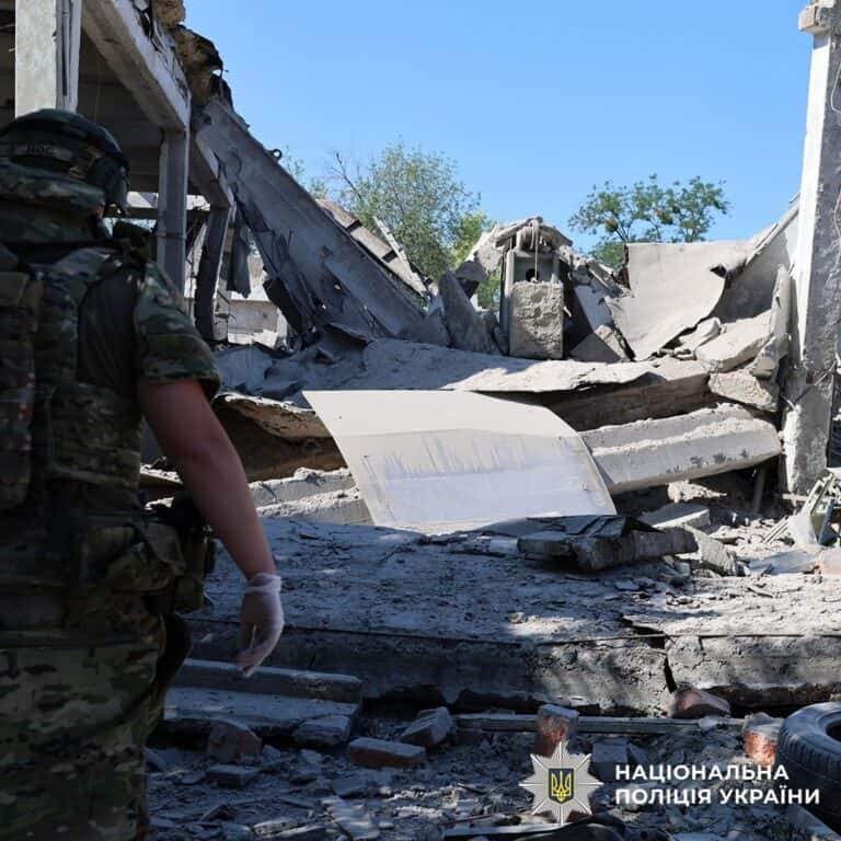 Двоє жителів Донеччини не пережили російських ударів, ще четверо поранені. Як минуло 4 липня в регіоні (ЗВЕДЕННЯ)