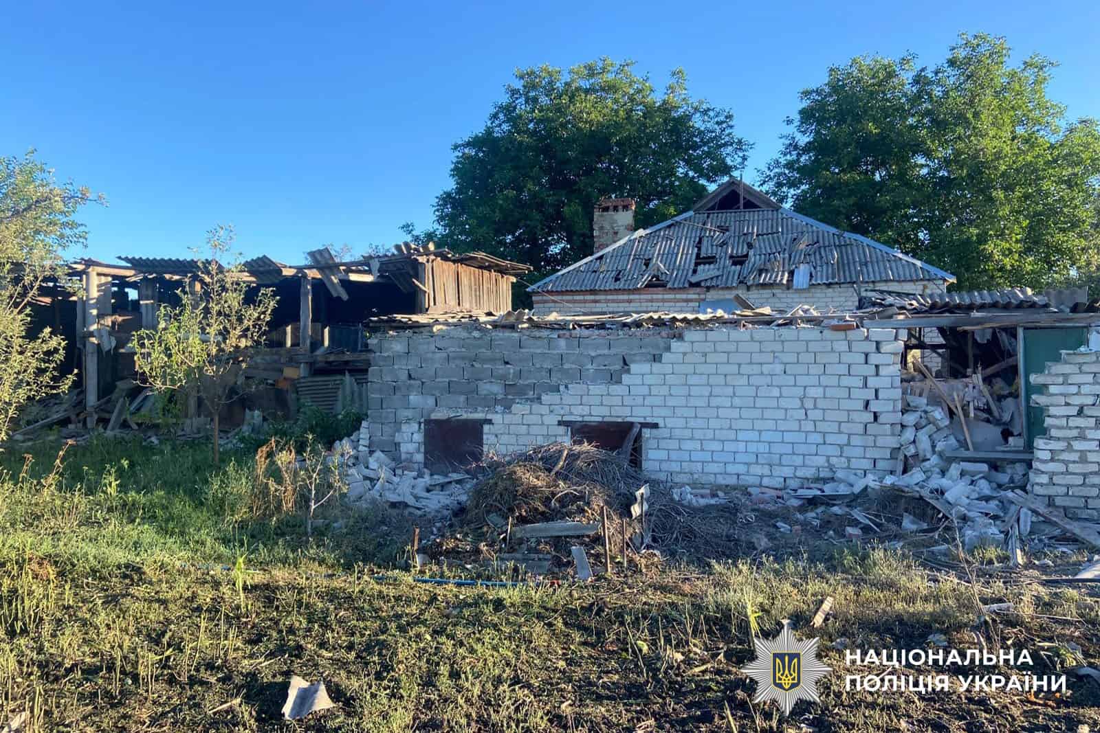 Пошкоджений приватний будинок внаслідок російських атак у Донецькій області 24 липня 2025 року. Фото: поліція Донеччини