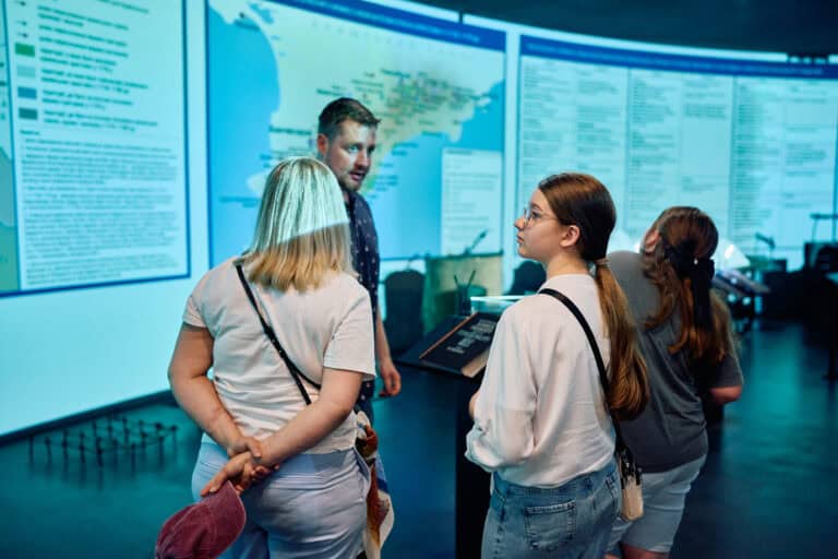 30 серпня у Києві пройде кураторська екскурсія виставкою в музеї, яка присвячена історії та культурі надазовських греків