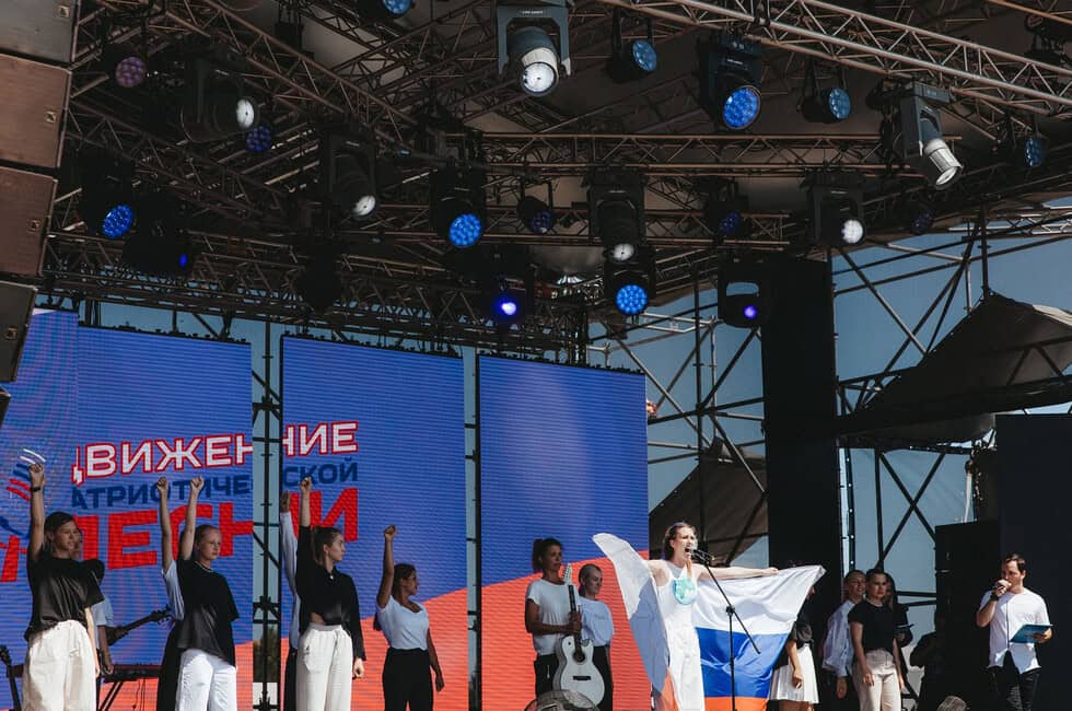 Школярам на ТОТ України на уроках вмикатимуть пісні Шамана та Газманова