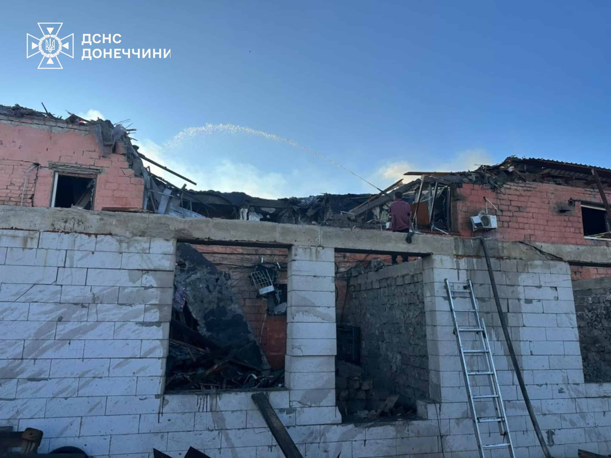 Зображення до посту: Двоє цивільних дістали поранення: росіяни вдарили безпілотниками по селу Добропілля Криворізької громади