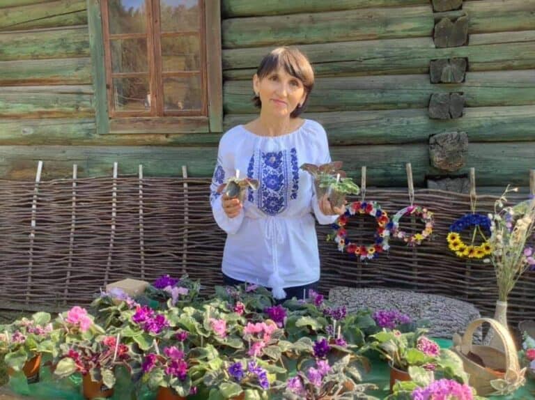 Зцілення квітами: як фіалки допомогли матері загиблого атовця пережити втрату