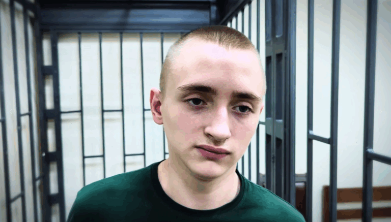 “За шпіонаж та держзраду”: в окупованому Маріуполі засудили 18-річного хлопця до семи років колонії