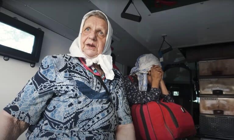 Перегляньте новину: Українські військові врятували з Покровська шістьох цивільних, які ховалися від російських ударів у підвалі Українські військові врятували з Покровська шістьох цивільних, які ховалися від російських ударів у підвалі