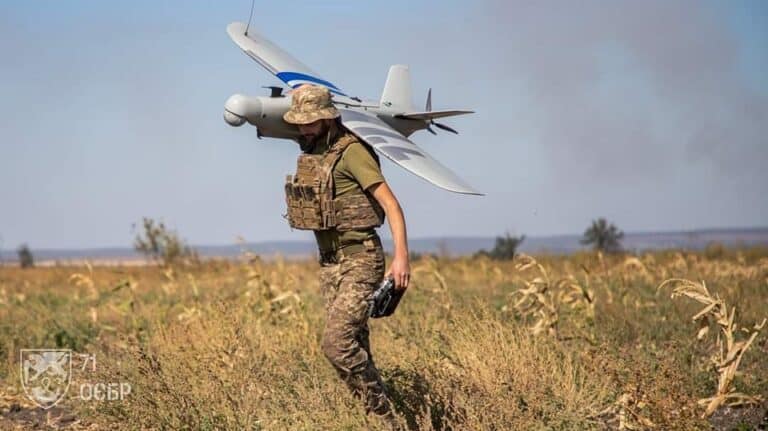Росіяни б’ють по опорних пунктах ЗСУ на фронтах Донеччини, поки їх піхота проходить в тил, — ОСУВ “Дніпро”