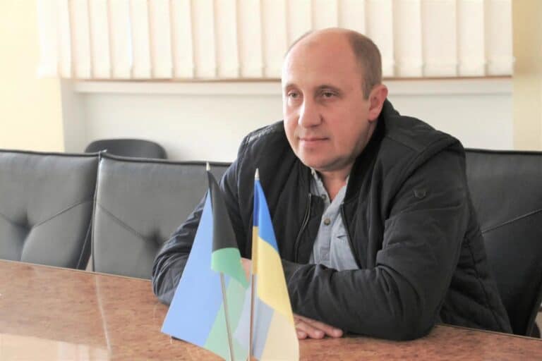 Северскому городскому голове более трех лет продолжают выплачивать зарплату в простое: сколько он получил в 2025 году