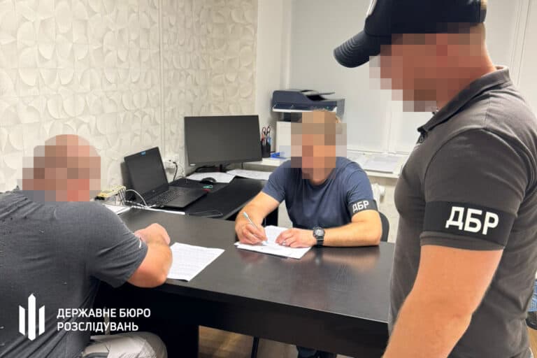 На Донеччині офіцера військової частини підозрюють у незаконній виплаті “бойових”