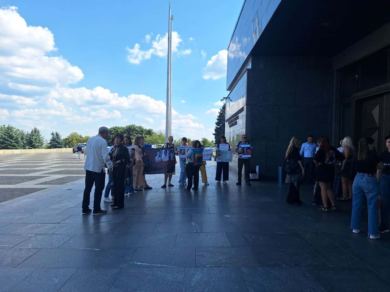 Зображення до посту: “Пам’ятати і нагадувати світу”: у Києві вшанували жертв теракту в Оленівці