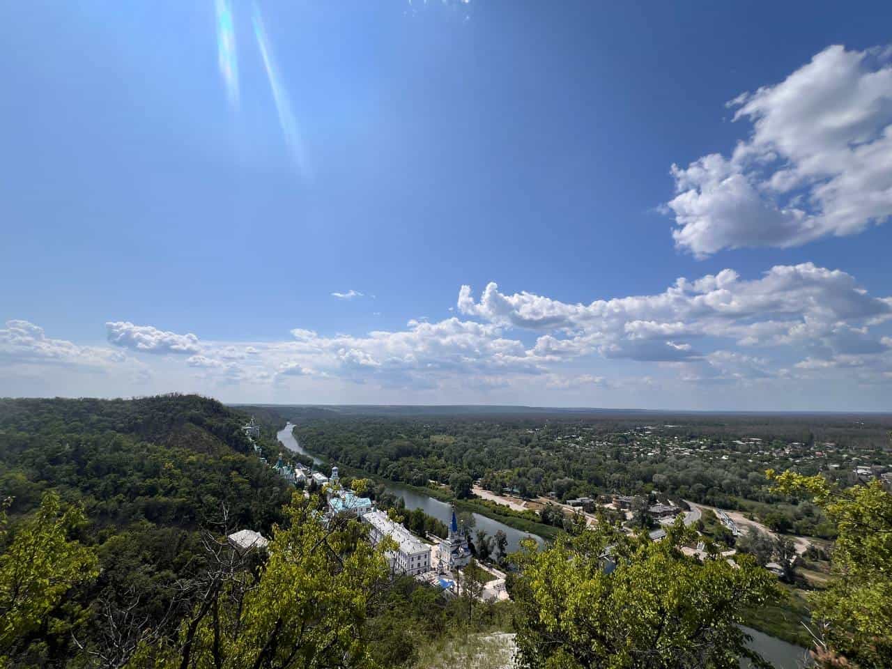 Зображення до посту: Як у 2025 році приїхати до Святогірська на Донеччині (роз’яснення та досвід туристів)
