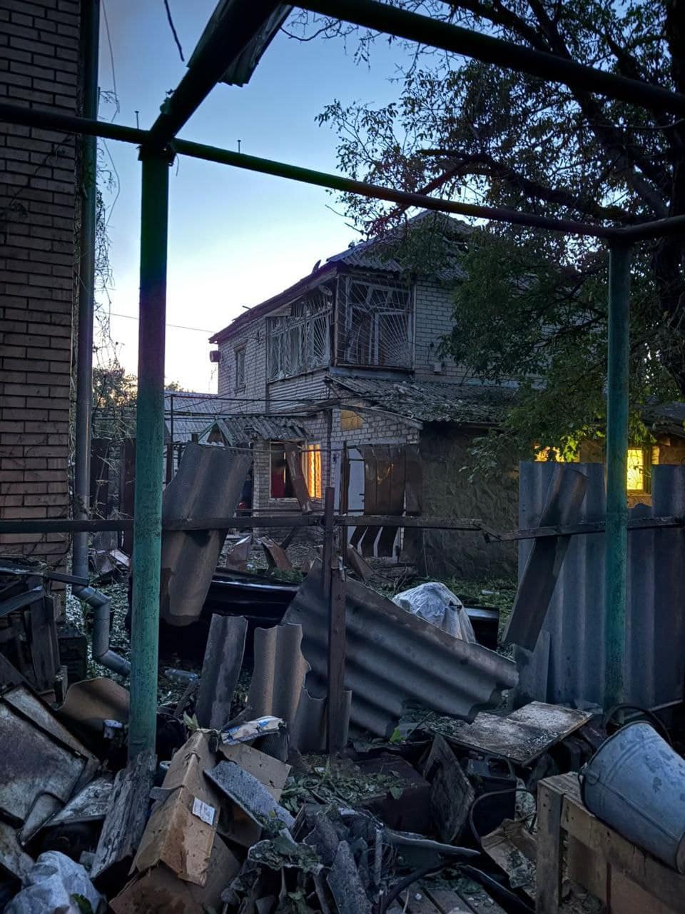 Зображення до посту: Серед цивільних — п’ятеро загиблих та четверо поранених: наслідки російських ударів по Донеччині за 16 серпня (ЗВЕДЕННЯ)