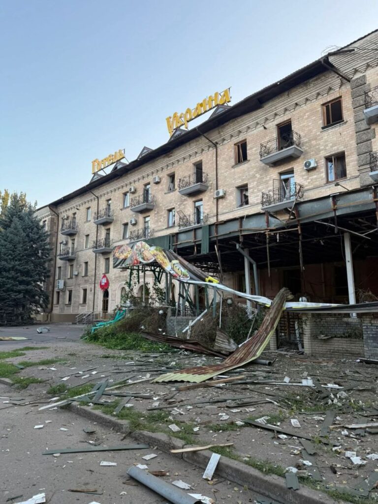 В ночь на 28 августа россияне нанесли удар по Славянску «Искандерами» — ранены четыре человека, повреждены не менее 50 объектов.
