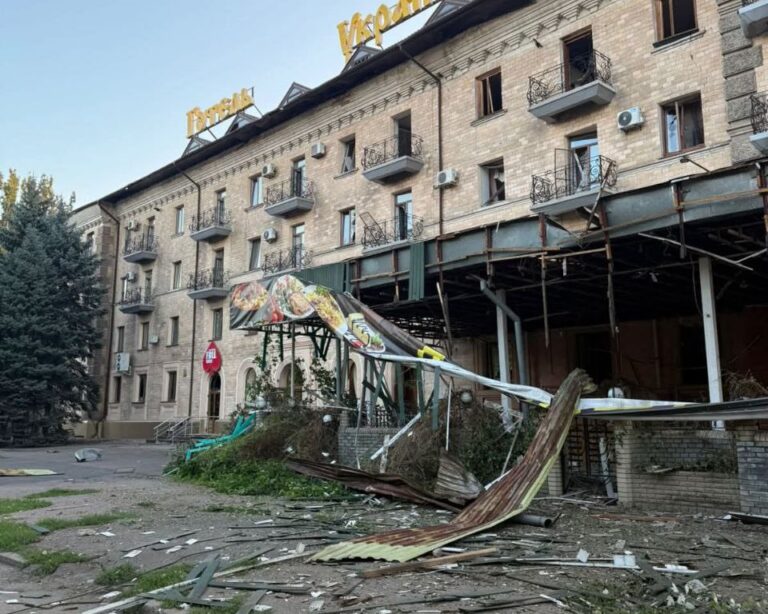Перегляньте новину: У ніч на 28 серпня росіяни вдарили по Слов’янську “Іскандерами” — поранені четверо людей, пошкоджені не менше 50 об’єктів У ніч на 28 серпня росіяни вдарили по Слов’янську “Іскандерами” — поранені четверо людей, пошкоджені не менше 50 об’єктів