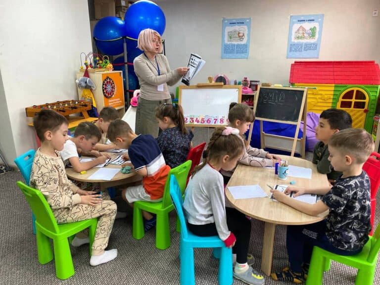 Для ВПО із Маріупольської громади відновлюють набір до “Академії майбутніх першокласників”: як доєднатися