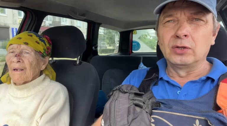«Жила одна во всем корпусе»: из Доброполья эвакуировали пожилую женщину, которая жила в заброшенной больнице (детали)
