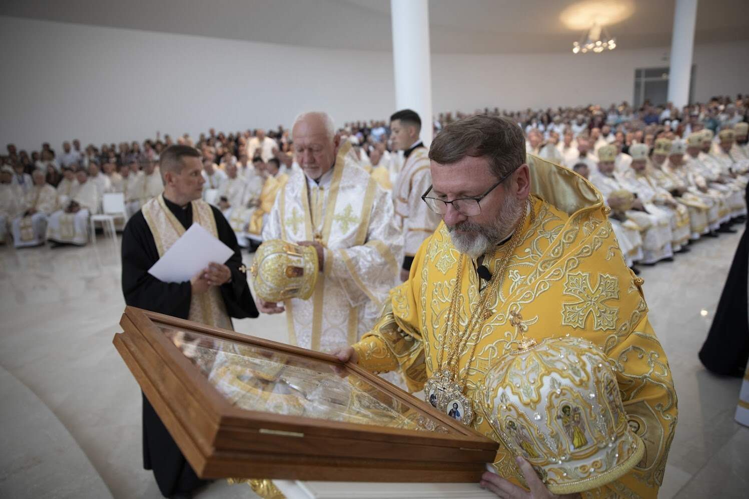 Зображення до посту: Ікону, врятовану з-під обстрілів у Бахмуті, передали в храм на Івано-Франківщині