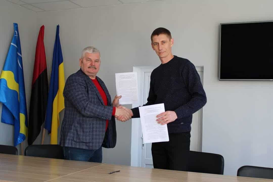 Зображення до посту: Понад 900 тис грн на двох: скільки заробили за півроку начальник Комарської СВА та його заступник