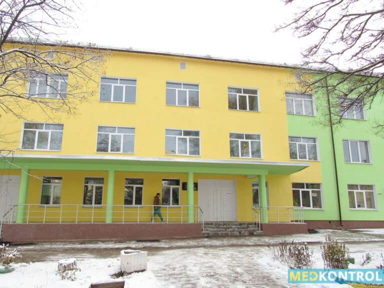 Мариупольское КП имеет более 7 млн долга за ремонт уже разрушенного роддома, его пытаются заставить платить через суд (детали)