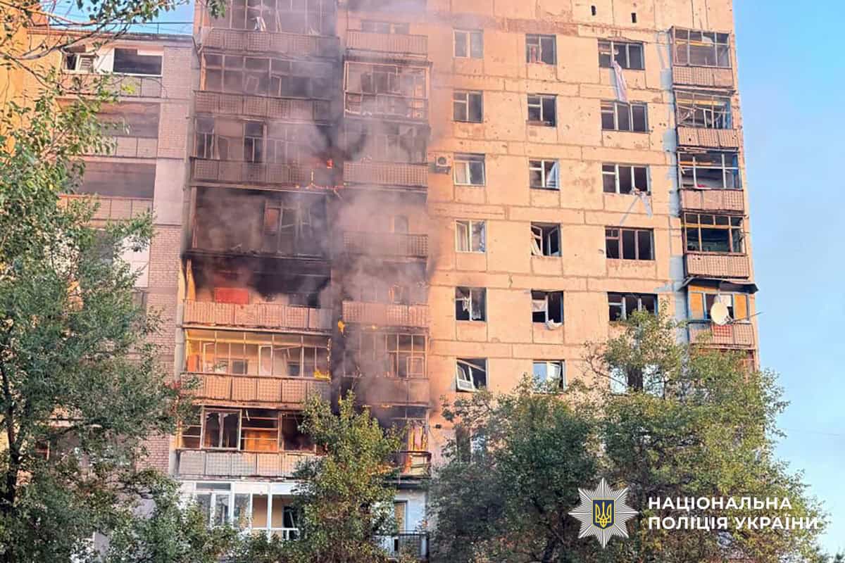 Зображення до посту: Двоє загиблих і семеро поранених: якими були наслідки російських ударів по Донеччині 22 серпня (ЗВЕДЕННЯ)