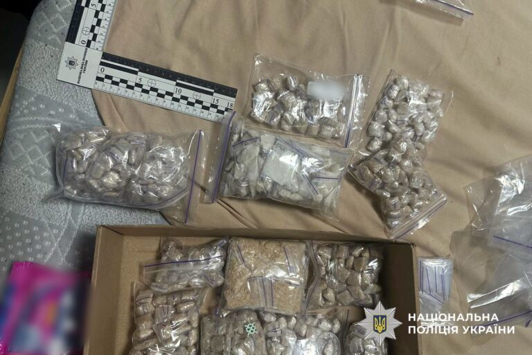 Правоохоронці затримали жителя Костянтинівки, який міг завозити наркотики на Донеччину оптовими партіями