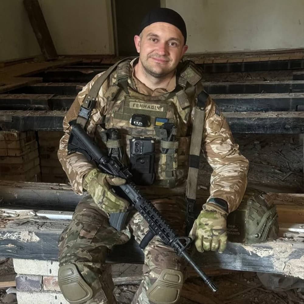Зображення до посту: Рятував побратимів і зупинив десятки росіян: згадаймо поліцейського Ігоря Єфремова, який боронив Торецький напрямок