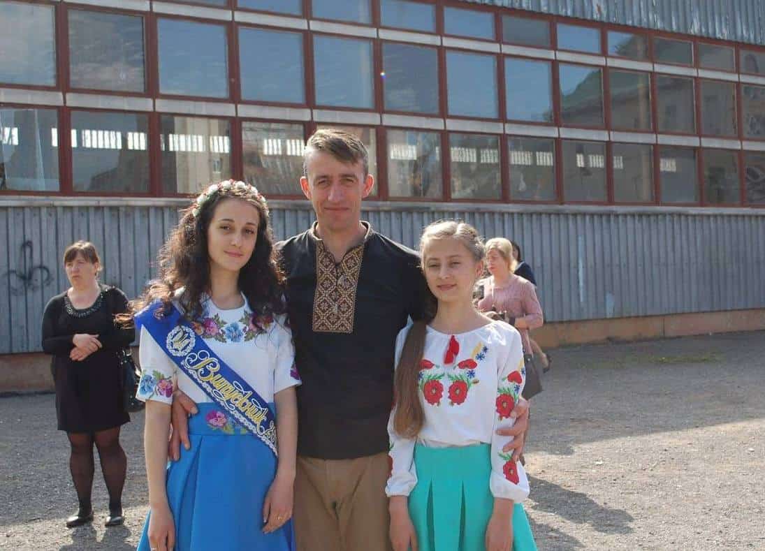 Военный Михаил Дербаль вместе с семьей. Фото: Мариупольский городской совет