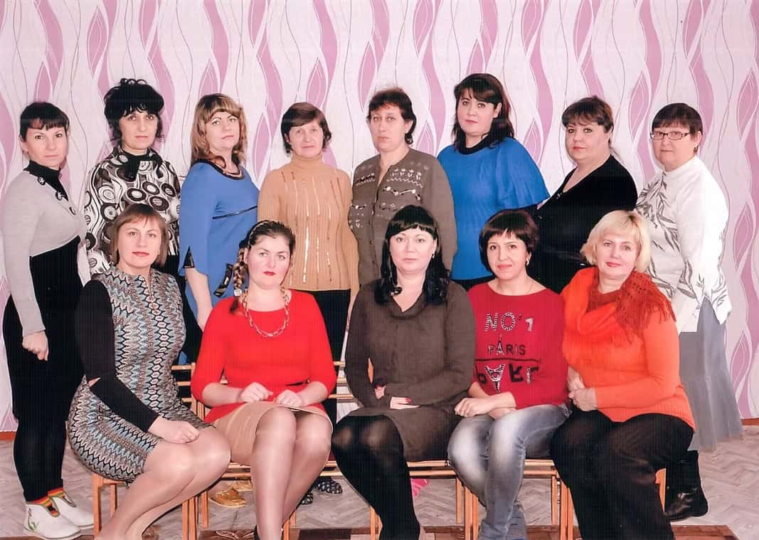 Тетяна Новіковська (перша ліворуч)