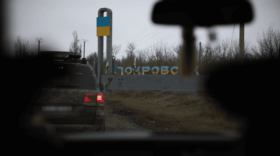 Близько 1,3 тисячі цивільних досі залишаються у Покровську: яка там ситуація