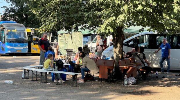 “Ситуація вирівнюється”. День в транзитному центрі Павлограду після відкриття нових пунктів (репортаж)