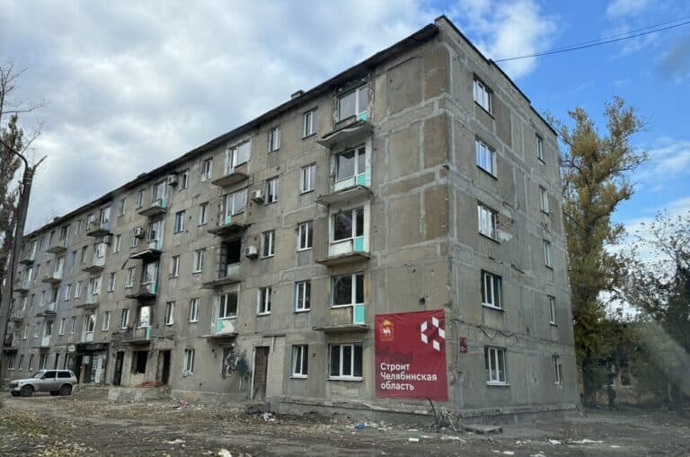 Росіяни визнали понад 1,2 тисячі домівок у Маріуполі “безхазяйними”. Їх віддали у “муніципальну власність”