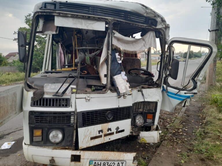 Росіяни за 2 вересня вже двічі били по Костянтинівці: поранені троє комунальників