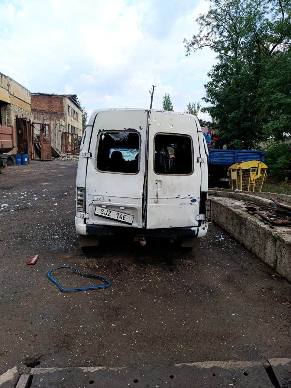 Наслідки удару FPV-дрона по автобусу з комунальниками у Костянтинівці 2 вересня.