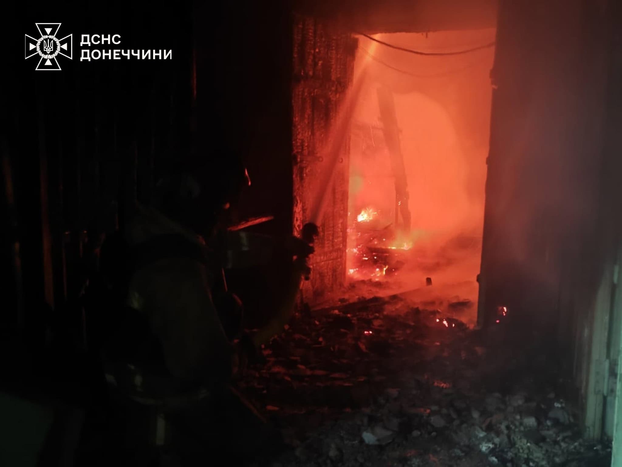Зображення до посту: У Дружківці рятувальники 5 вересня виявили пораненого внаслідок обстрілу підприємства