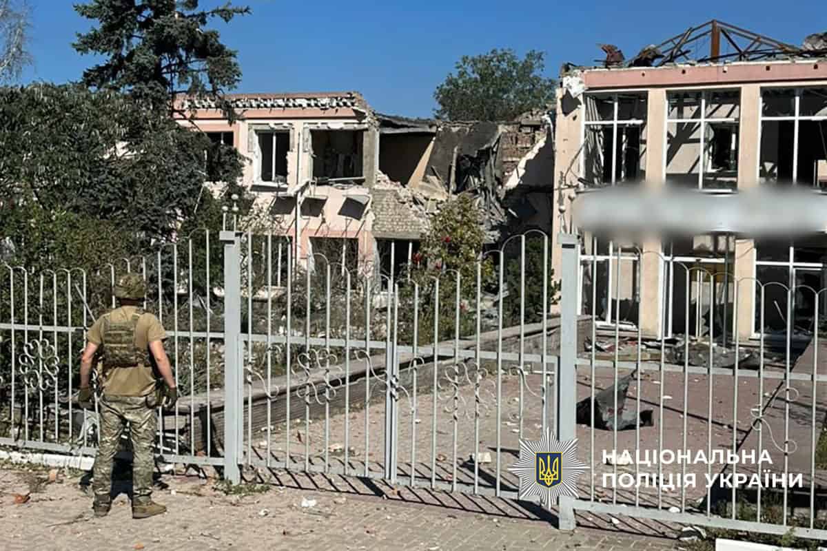 Зруйнована інфраструктура Мирнограда після атаки FPV-дроном
