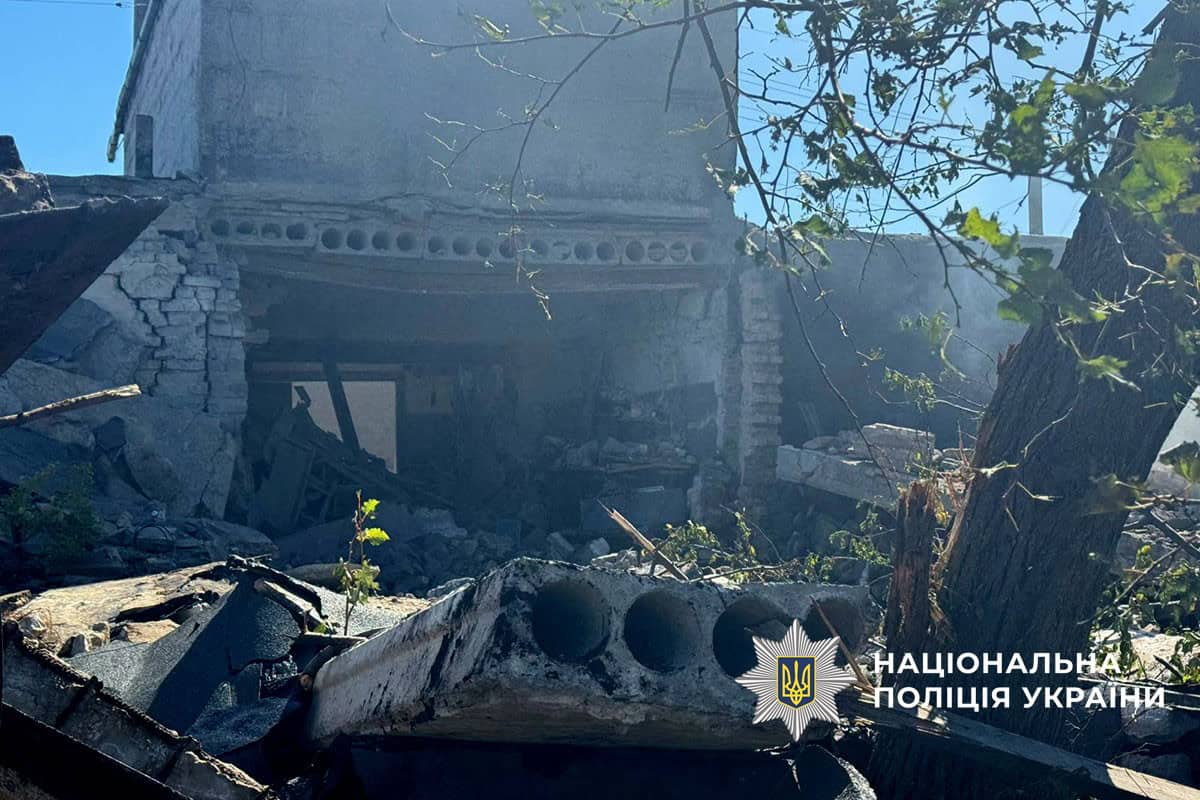 Наслідки авіаудару трьома 250-кілограмовими авіабомбами по Краматорську