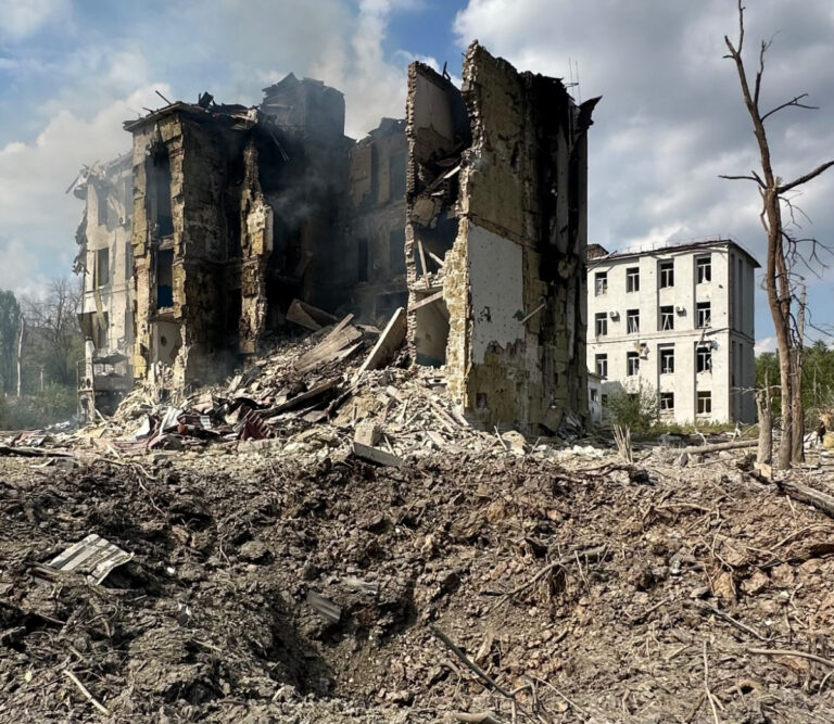 Росіяни знищили будівлю лікарні №5 у Костянтинівці. Там був єдиний у місті травмпункт