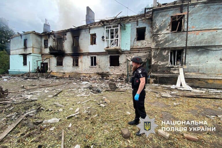 П’ятеро людей загинули в Костянтинівці через ранковий удар авіабомбою