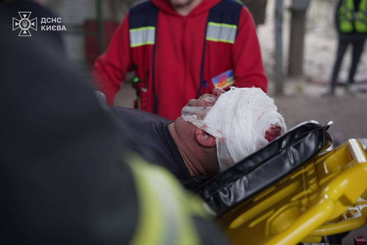 Зображення до посту: Понад 70 людей зазнали поранень внаслідок тривалої нічної атаки окупантів. Найбільше постраждалих — у Запоріжжі