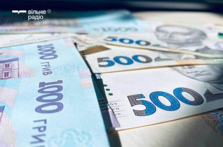 Разница — почти в 30 тыс. грн ежемесячно: сколько получают руководители отделов здравоохранения в четырех громадах Донетчины
