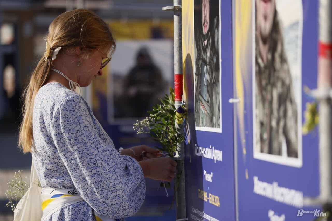 “Воїни світла”: у Києві показують виставку, присвячену пам'яті загиблих захисників