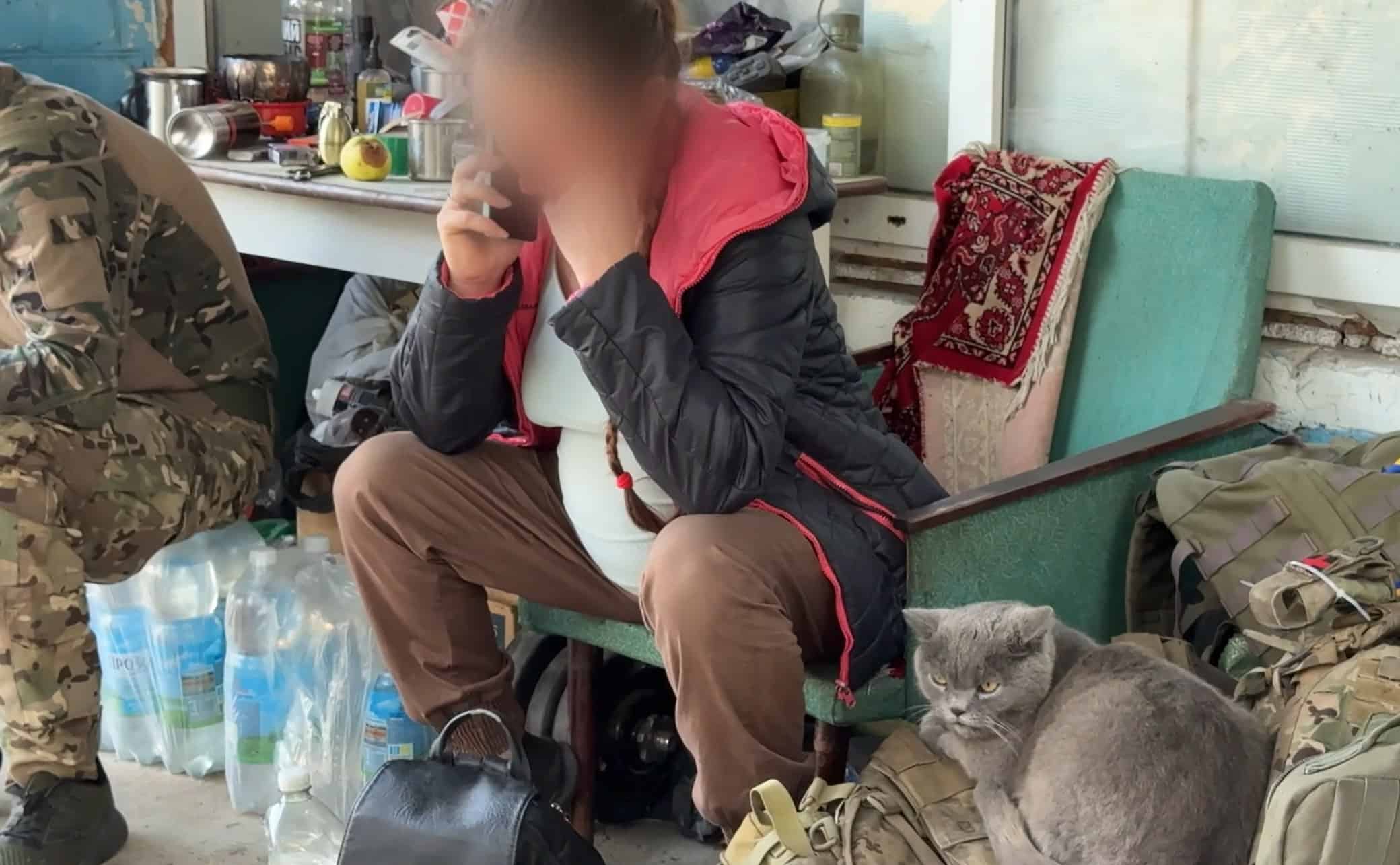 Військові врятували жінку, яка на 9 місяці вагітності намагалася велосипедом виїхати з Покровська