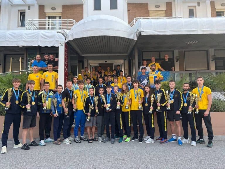 Юные спортсмены из Торецка завоевали “золото” и “серебро” на чемпионате Европы по кикбоксингу