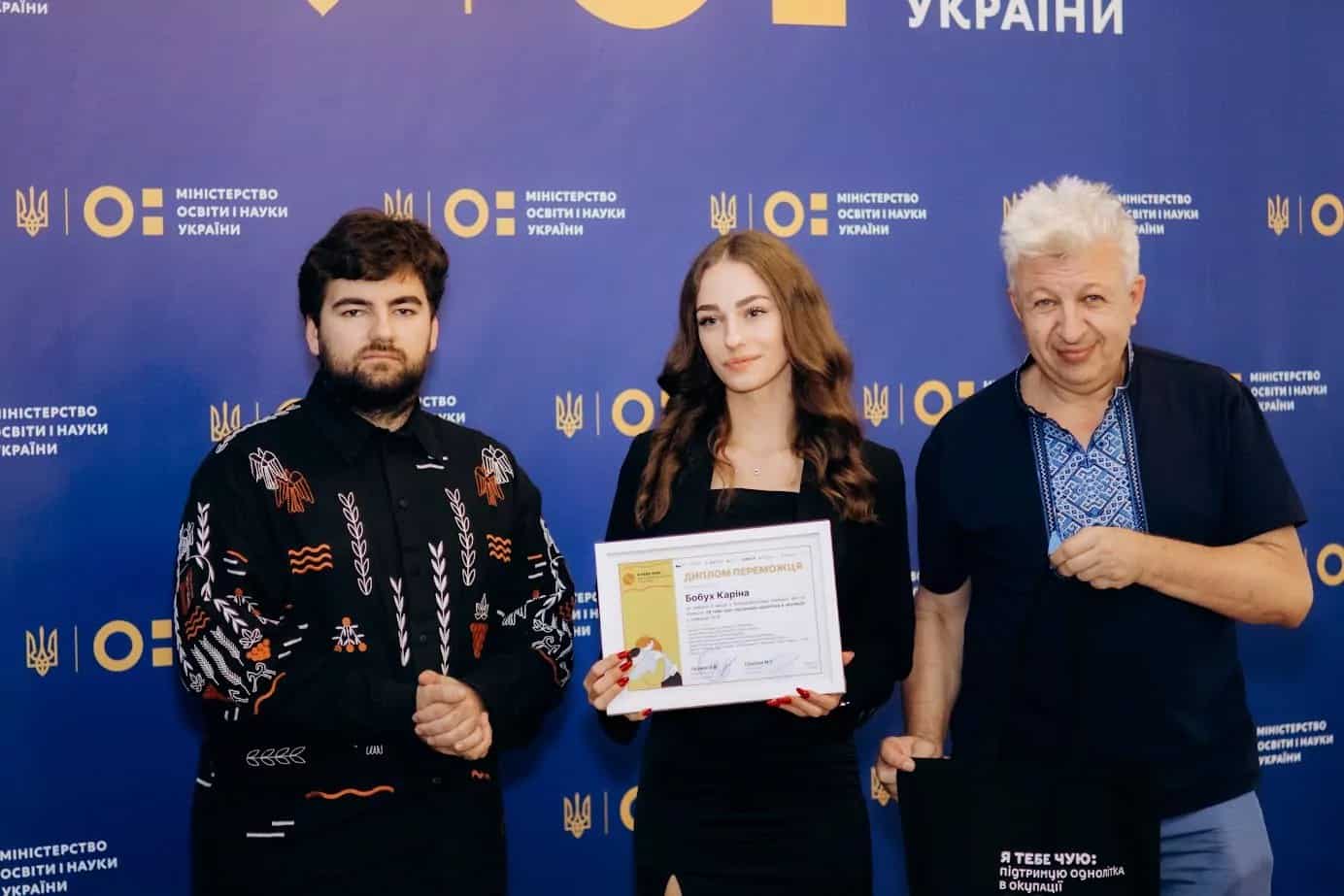 Зображення до посту: “Хотілося, щоб цього конкурсу не існувало”: у Києві нагородили школярів за есе й плакати для підтримки однолітків в окупації