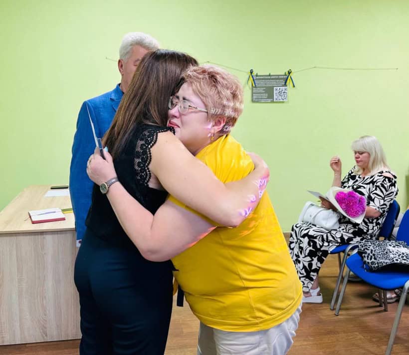 Вручення відзнак і грошових сертифікатів родинам загиблих захисників із Бахмутської громади. Дніпро, 29 серпня 2025 року. Ілюстративне фото: ДонОДА
