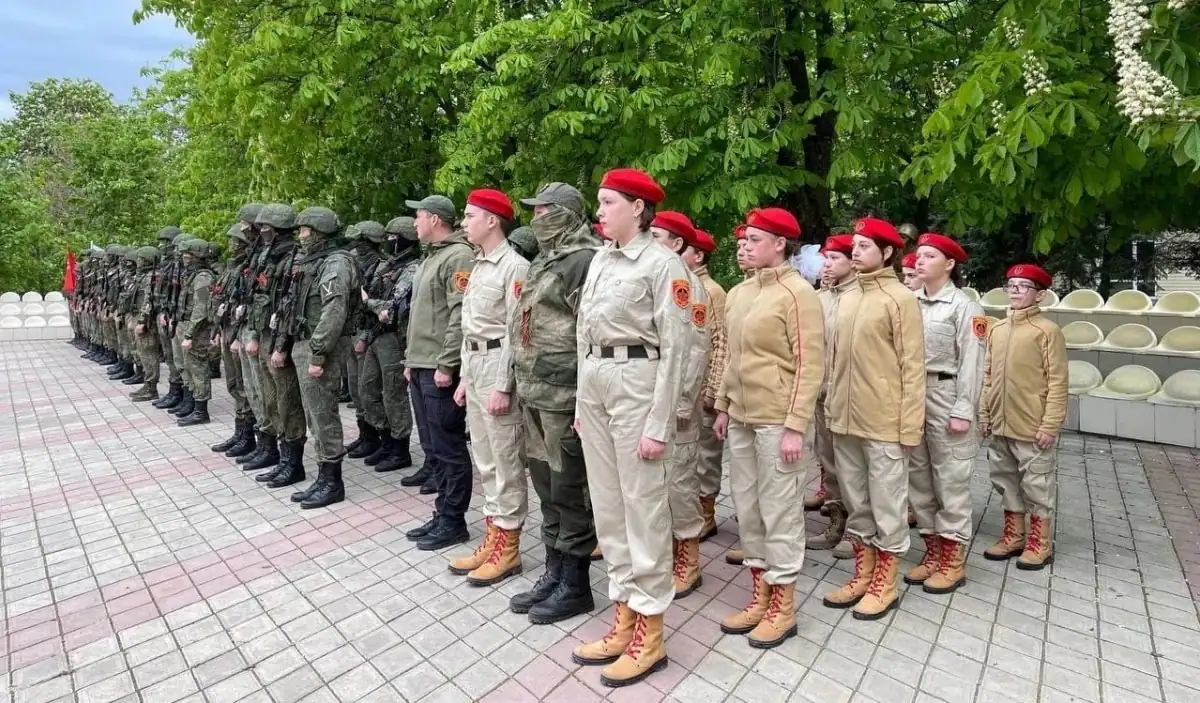 Росіяни “перевиховують” депортованих з України дітей у щонайменше 210 закладах: що про них відомо