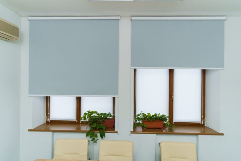 Перегляньте новину: Влада Маріуполя закупить рулонних штор на понад 960 тис. грн, аби облаштувати приміщення для ВПО у чотирьох містах (деталі) Влада Маріуполя закупить рулонних штор на понад 960 тис. грн, аби облаштувати приміщення для ВПО у чотирьох містах (деталі)