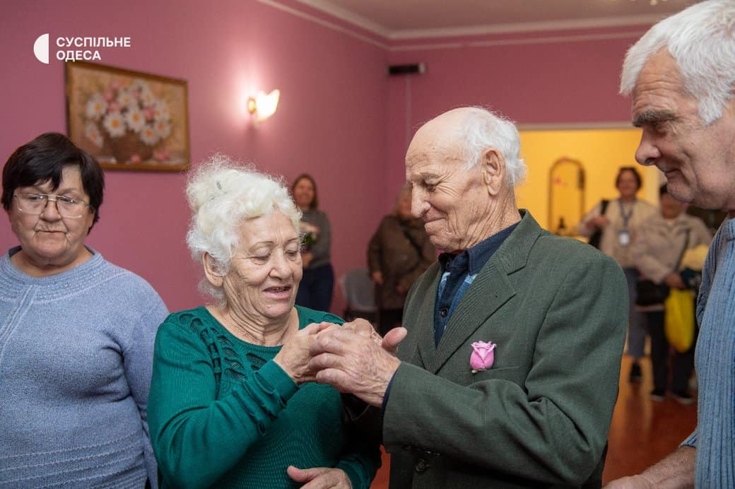 На Одещині одружилася пара переселенців з Донеччини, яким за 70 років