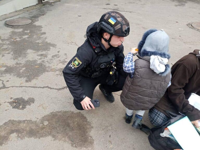 В Константиновке после удара КАБами выявили 2-летнего мальчика, отец и дедушка которого получили ранения
