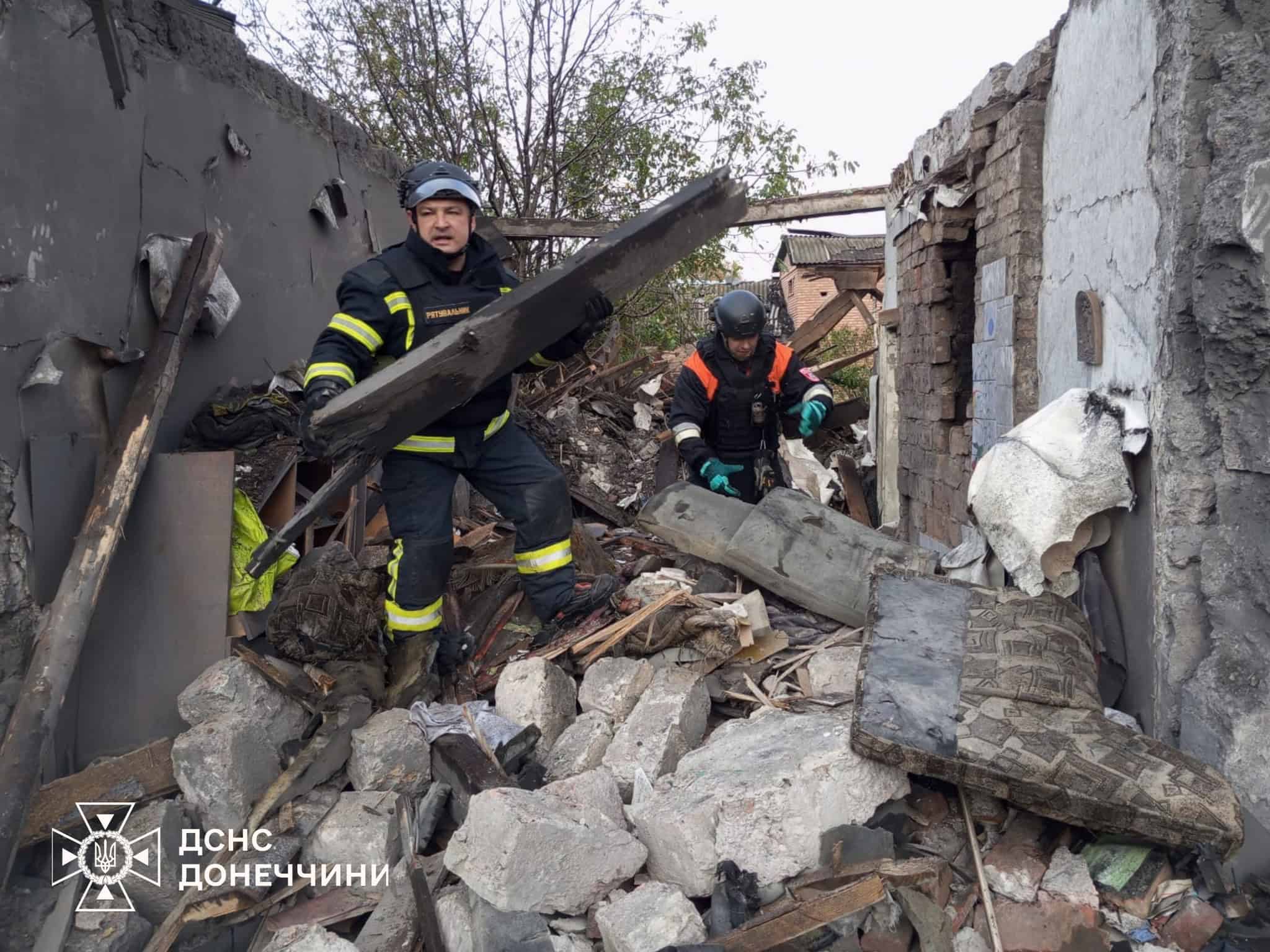 У Добропіллі деблокували з-під завалів тіло людини після авіаудару 14 жовтня